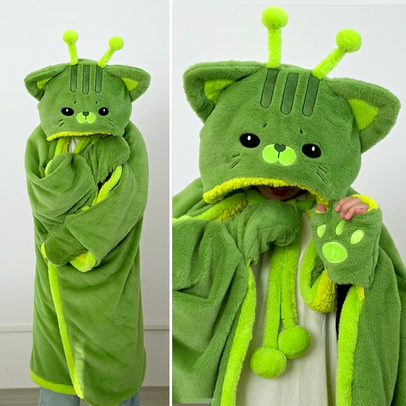 Winter Clothing Cute - ผ้าห่มคลุมตัวลายการ์ตูนแมวเอเลี่ยนน่ารัก ผ้าพลัฌสำหรับฤดูหนาว สีเขียว ผ้าฟลานเนล ชุดคลุมแบบสวมใส่ได้ พร้อมถุงมือ